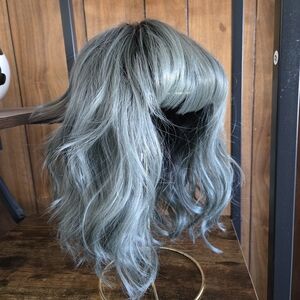 Breezy Wavez Wig in Smoky Forest